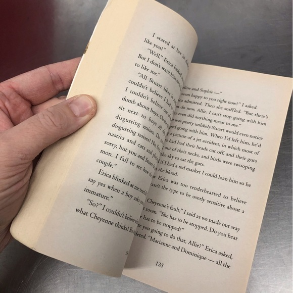 Best Friends and Drama Queens by: Meg Cabot, paperback book - Picture 3 of 5